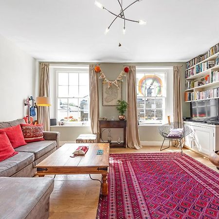 Veeve - Cosy In The Heart Of Angel Apartment Лондон Екстериор снимка