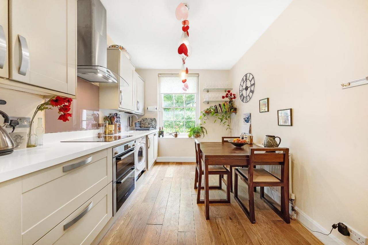 Veeve - Cosy In The Heart Of Angel Apartment Лондон Екстериор снимка